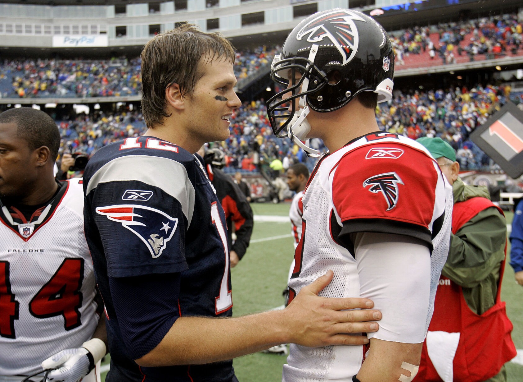 2009: New England beats Atlanta for 16th-straight regular season win over NFC